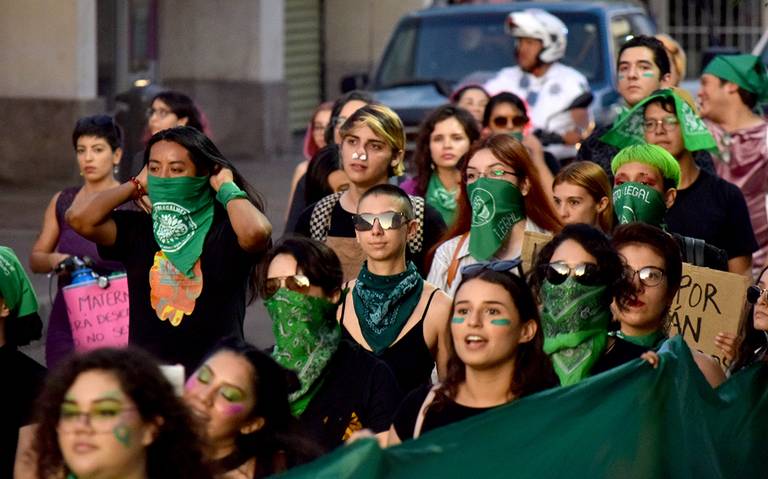 Marchan mujeres por despenalización del aborto en Hermosillo